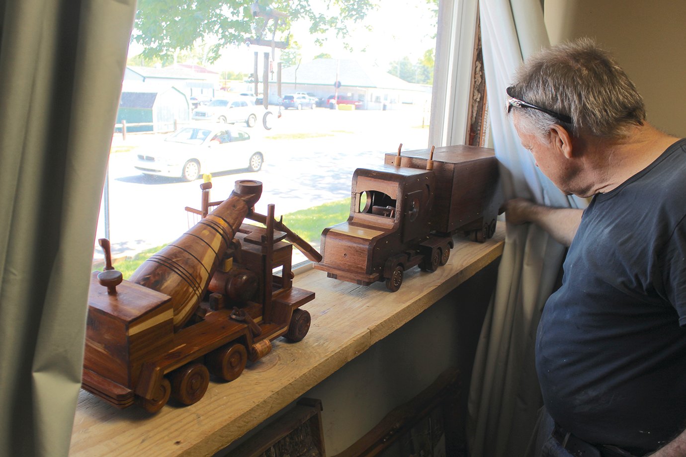 Jeff Osborn’s creations line the windows of a building he recently purchased at the corner of Oak and Main streets, giving passersby a glimpse at his goal of opening a woodworking business.